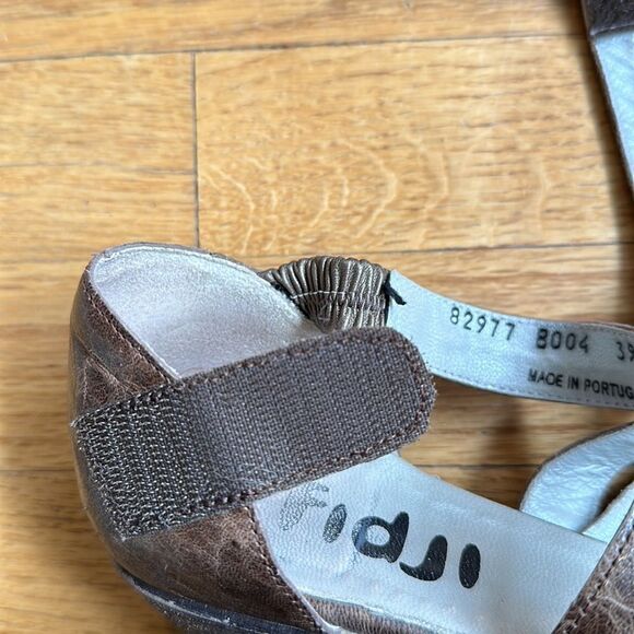 Fidji sz EU 39.5 or US brown leather pointed toe sandals Velcro strap good cond - Picture 9 of 9